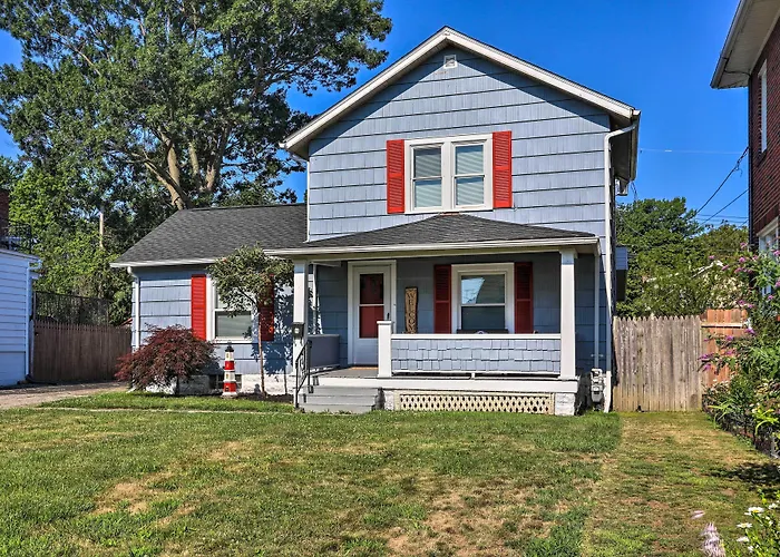 Lorain Lake Cottage < 1 Mi To Lake Erie Fun!